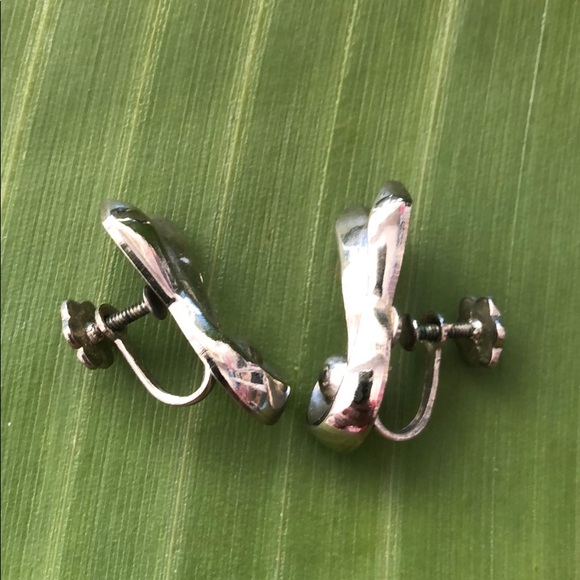 🛼Vintage Silver Tone Earrings - Picture 3 of 7